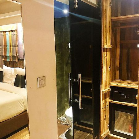 Aspira D'Andora Sukhumvit 16 - Asoke Hotel Bangkok Bagian luar foto